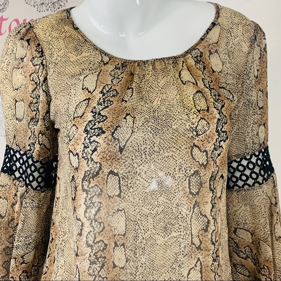 Annalee & Hope / Snake Bell Sleeve Puff Shoulder - Picture 2 of 8